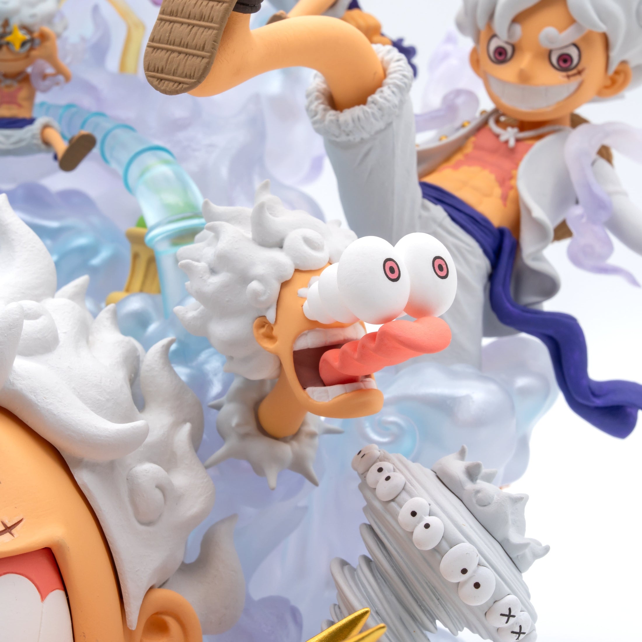 ""PRE-ORDER"" ONE PIECE - S.H. FIGUARTS WORLD COLLECTABLE FIGURE PREMIUM - MONKEY D.LUFFY GEAR 5 SPECIAL - DIORAMA 21CM